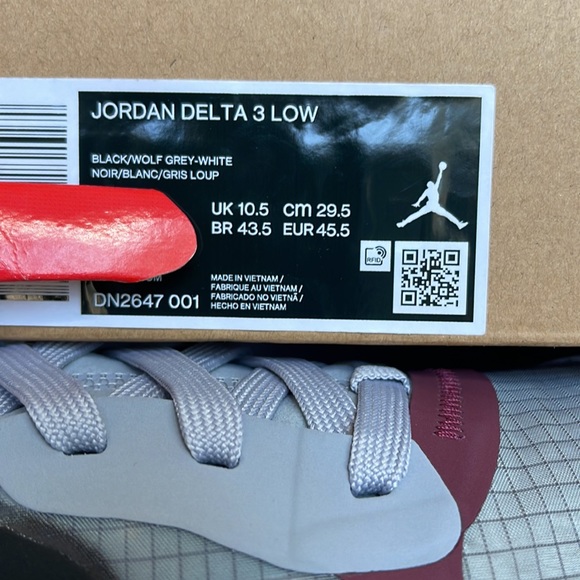 Jordan Delta 3 Low
Black/White/Cherrywood
Red/Wolf Grey
Men's Shoes
DN2647-001 - Picture 16 of 16